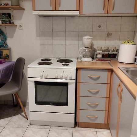Small And Cosy Appartment- Piccolina Loutraki  Bagian luar foto