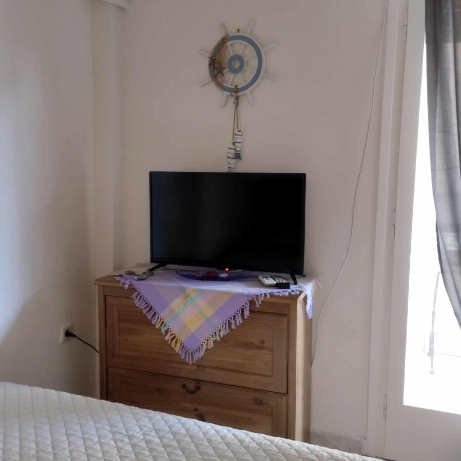 Small And Cosy Appartment- Piccolina Loutraki  Bagian luar foto