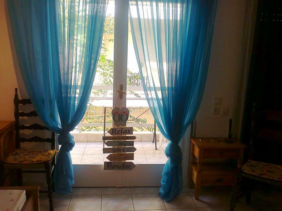 Small And Cosy Appartment- Piccolina Loutraki  Bagian luar foto