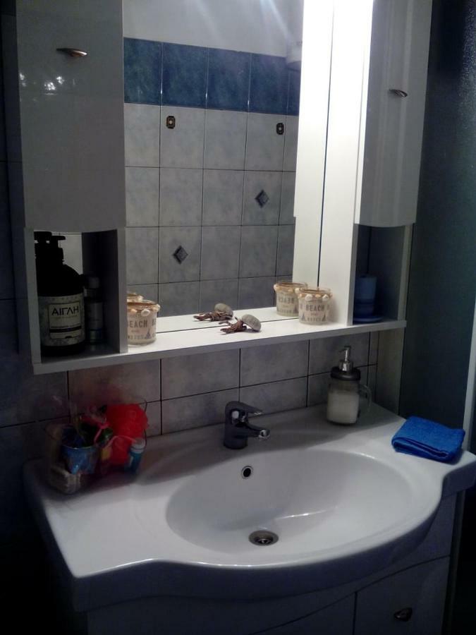 Small And Cosy Appartment- Piccolina Loutraki  Bagian luar foto
