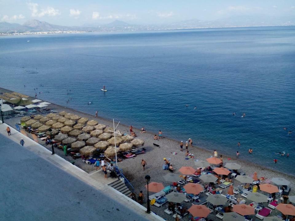 Small And Cosy Appartment- Piccolina Loutraki  Bagian luar foto